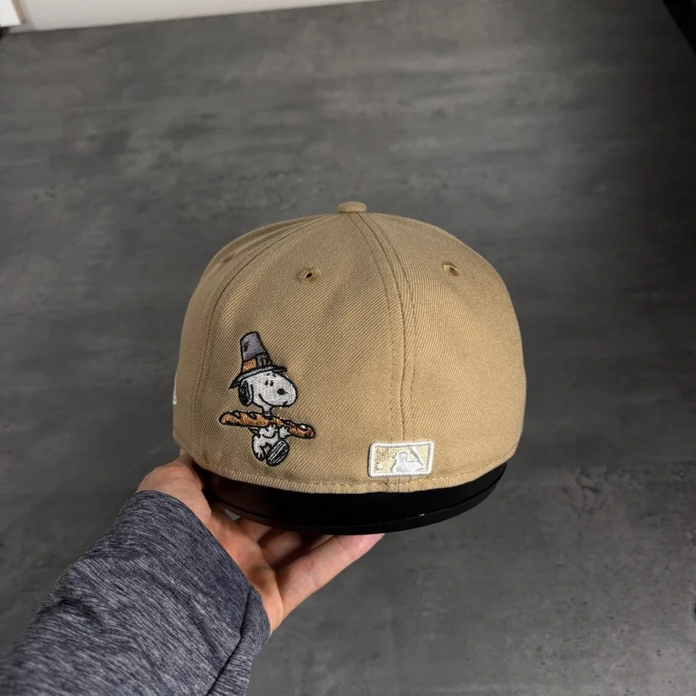 New Era New York Yankees 59FIFTY Hat 7 1/8 Tan Snoopy Peanuts Thanksgiving Cap